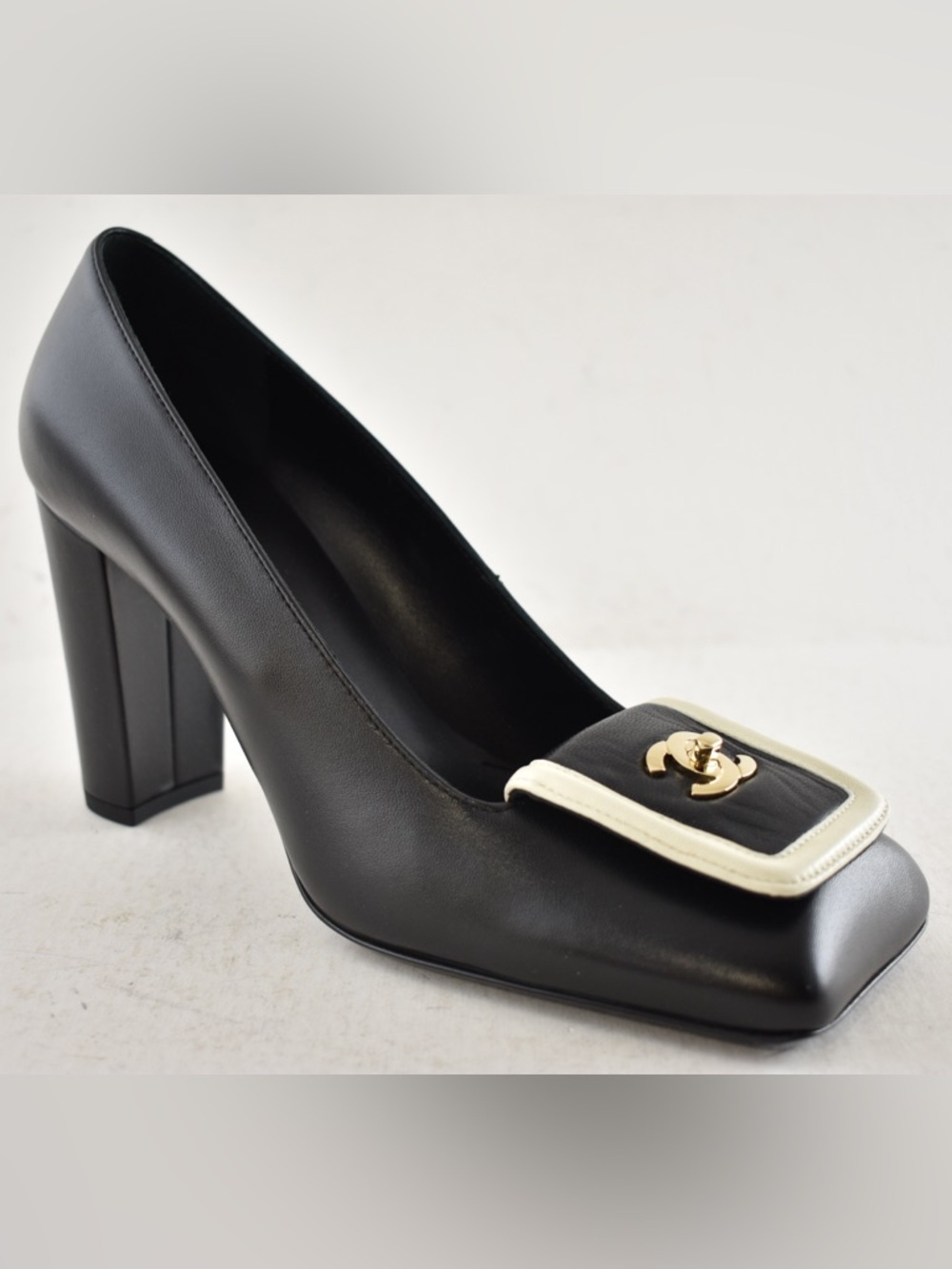 Chanel 26S Blazy Black White Square Turnlock Gold CC Logo Block Heel Pump 38.5 - Picture 5 of 16